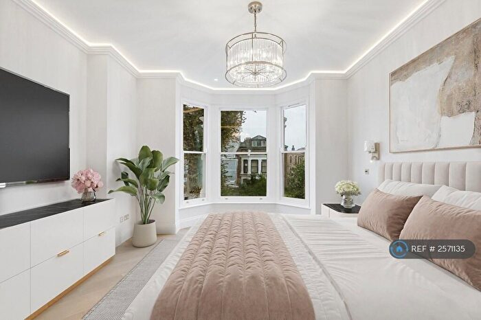 3 Bedroom Flat To Rent In Hillfield Road, London, NW6