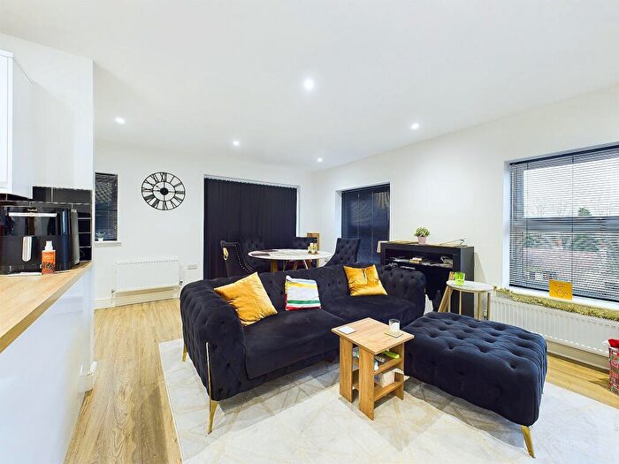 2 Bedroom Flat For Sale In Chilworth House, Rectory Avenue, HP13
