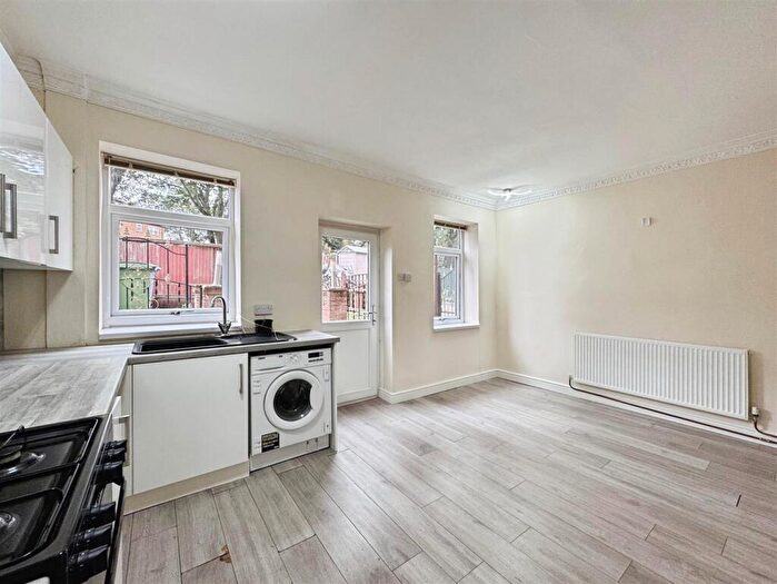 3 Bedroom Terraced House For Sale In Retford Road, Worksop, S80