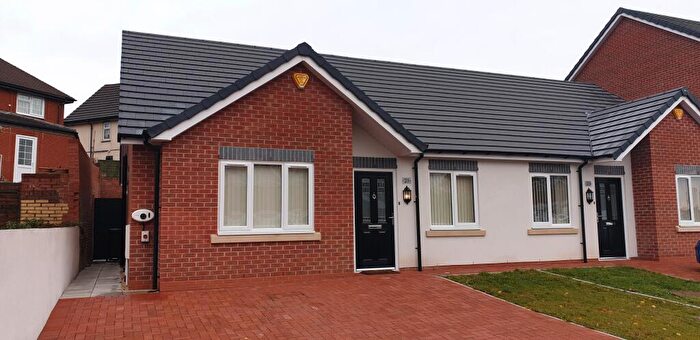 2 Bedroom Bungalow To Rent In Greystone Passage, Dudley, DY1