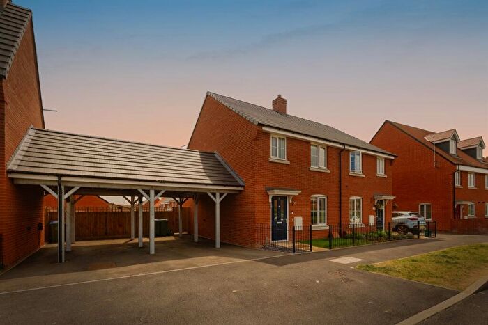 3 Bedroom Semi-Detached House For Sale In Invicta Road, Aylesbury, HP18