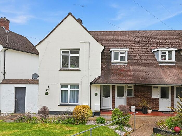 1 Bedroom Flat For Sale In Thurlby Close, Woodford Green, IG8