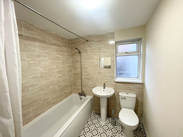 4 Bedroom Terraced House To Rent In Pytchley Street, Northampton, Northamptonshire, NN1