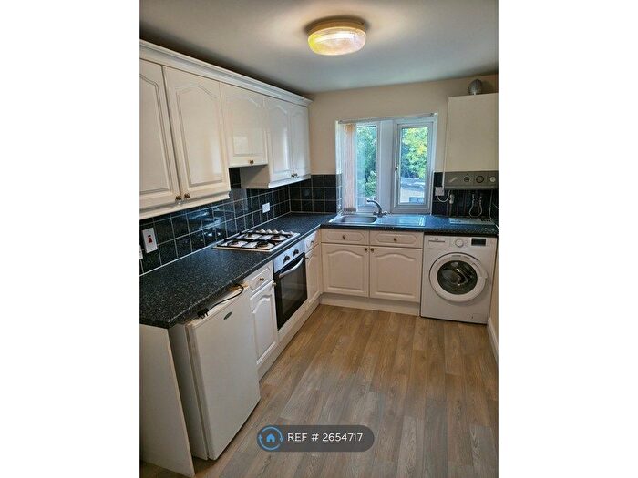 1 Bedroom Flat To Rent In Linthwaite, Huddersfield, HD7