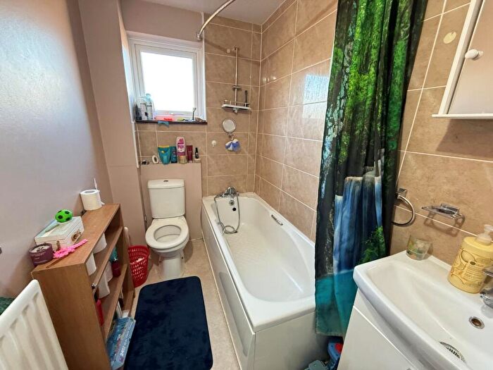 3 Bedroom Terraced House For Sale In Dolphin Drive, Houghton Regis, LU5