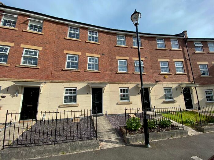 3 Bedroom Town House To Rent In Claydon Road, Redhouse, Swindon, SN25