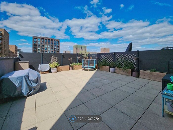 3 Bedroom Flat To Rent In Cavendish Square, London, E16
