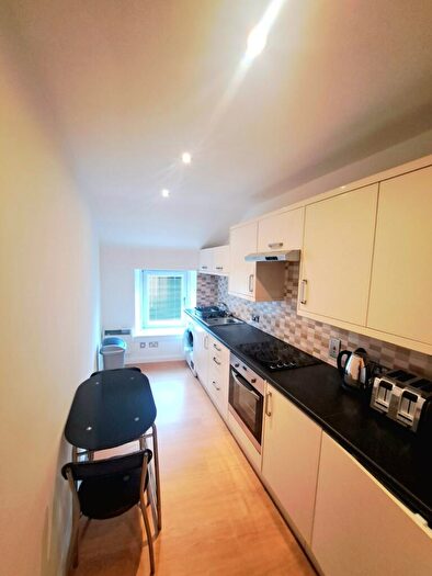 2 Bedroom Flat To Rent In Crown Terrace, Top Floor, City Centre, Aberdeen, AB11
