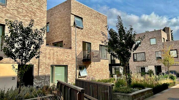 4 Bedroom Semi-Detached House To Rent In Gildenhowe, Cambridge, CB3