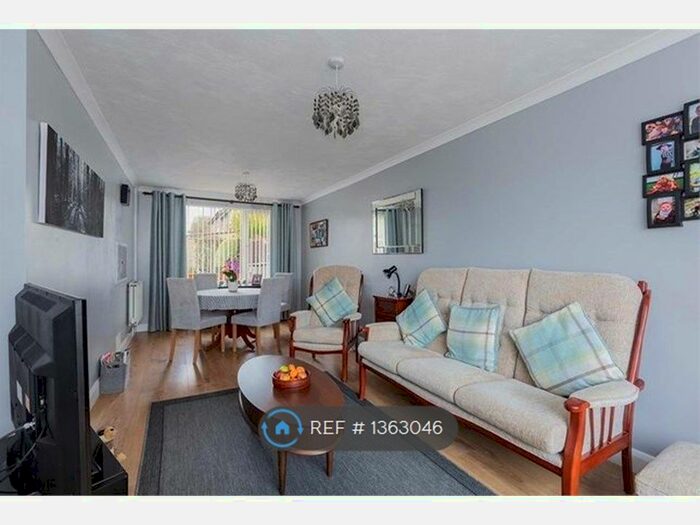 3 Bedroom Terraced House To Rent In Whittaker Road, Slough, SL2