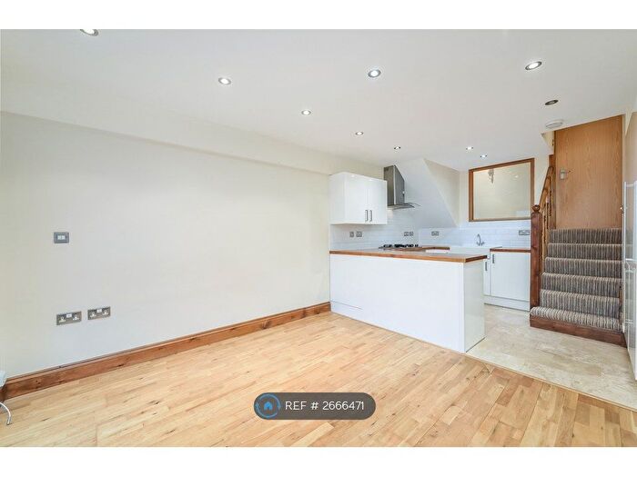 2 Bedroom Flat To Rent In Jowett Street, London, SE15