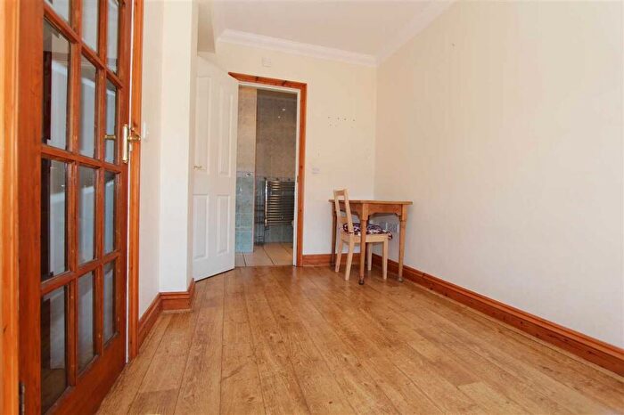 5 Bedroom Semi-Detached House To Rent In Wetheral Drive, Stanmore, HA7