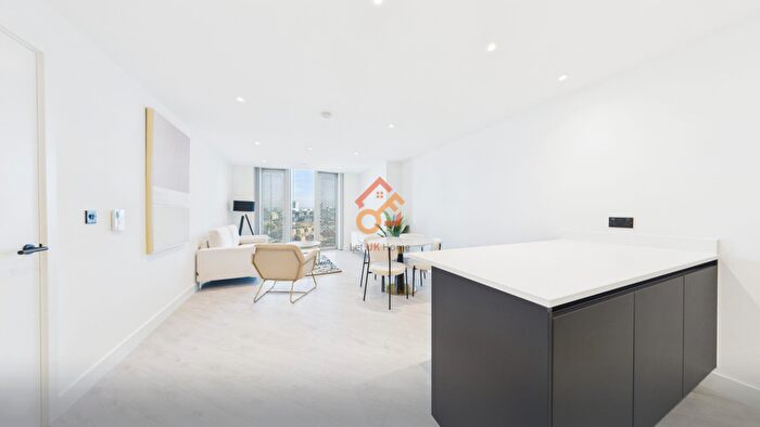 2 Bedroom Flat To Rent In Vista River Tower, Trinity Way, Manchester, M3