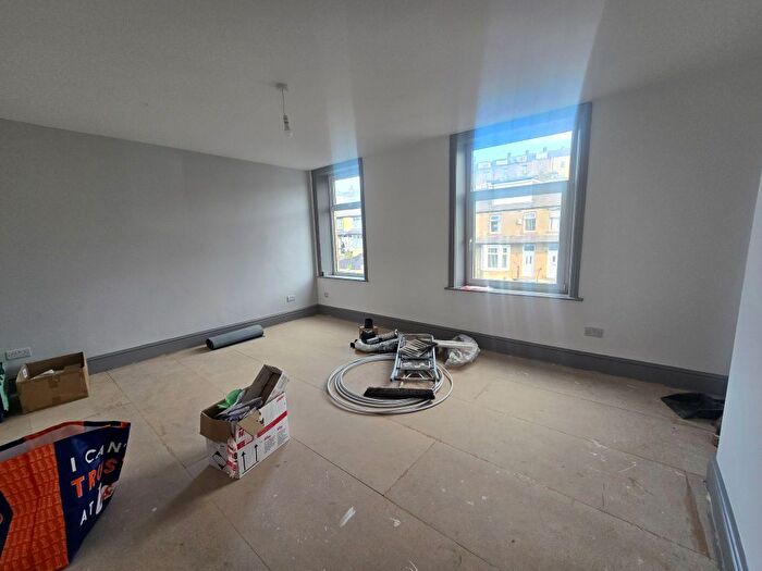 2 Bedroom Property To Rent In Otley Road, Bradford, BD3