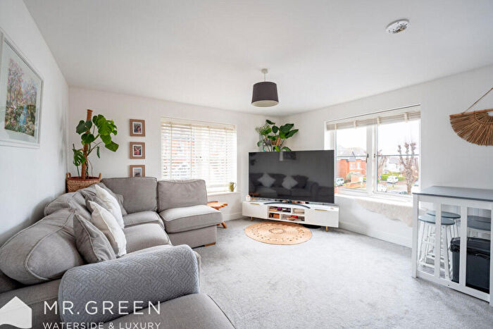 2 Bedroom Apartment For Sale In Castlemain Avenue, Bournemouth, BH6