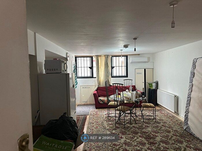 Studio To Rent In Castle Hill Parade, London, W13