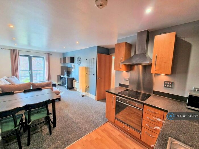 2 Bedroom Flat To Rent In Spire Court, Edgbaston, Birmingham, B16