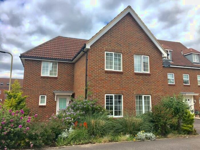 4 Bedroom Detached House To Rent In Dexter Way, Winnersh, RG41