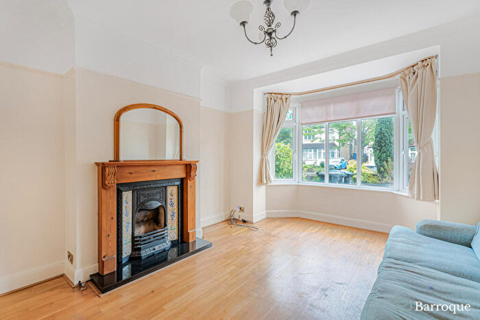 3 Bedroom House For Sale In The Brackens, Bush Hill Park, EN1