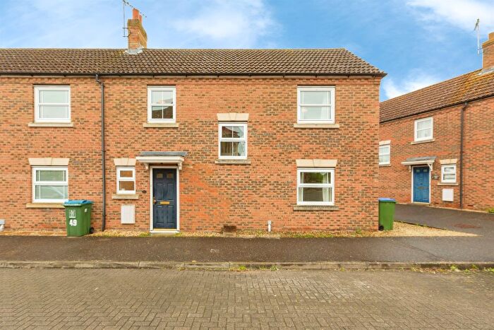 3 Bedroom End Of Terrace House For Sale In Arncott Way, Aylesbury, HP19