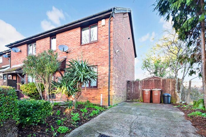 3 Bedroom End Of Terrace House For Sale In Stour Close, Strood, ME2