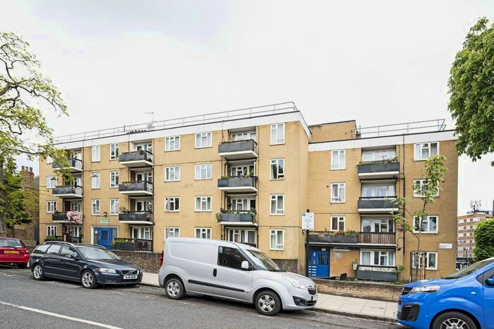 2 Bedroom Flat To Rent In Amhurst Road, Hackney, London, E8
