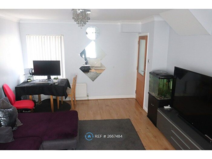 2 Bedroom End Of Terrace House To Rent In Nelson Close, Uxbridge, UB10