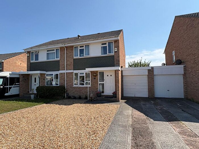3 Bedroom Semi Detached House For Sale In Mayflower Close, Bridgwater, TA6