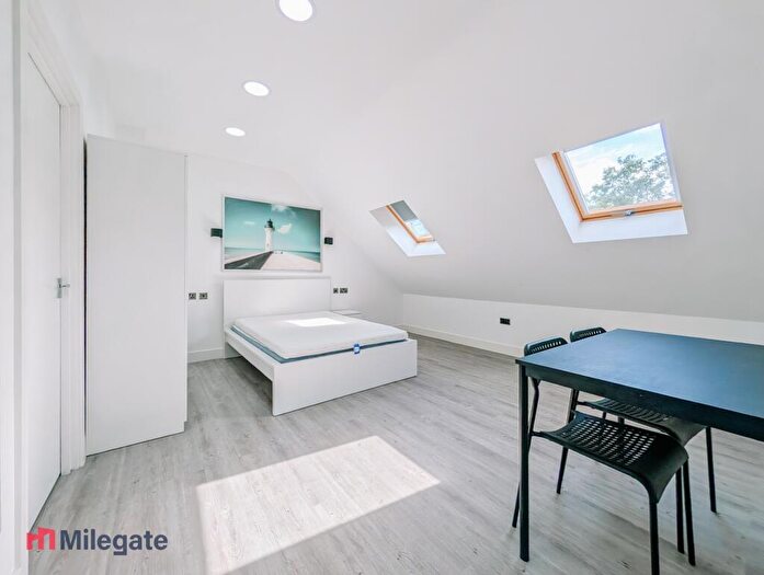 Studio To Rent In St. Albans Road, South Mimms, EN6
