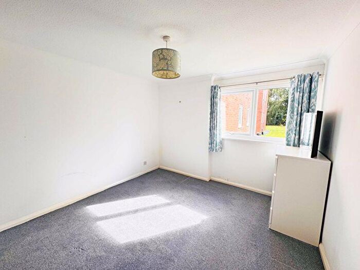 2 Bedroom Flat For Sale In Ground Floor Flat, Wharfedale Court, Chester Avenue, Poulton-Le-Fylde, FY6