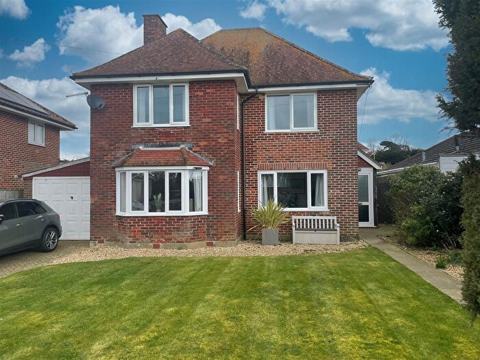 3 Bedroom Detached House For Sale In Meadow Way, Sandown, PO36