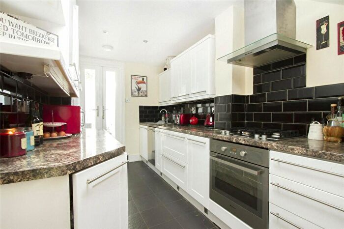 1 Bedroom Apartment For Sale In Cintra Park, London, SE19