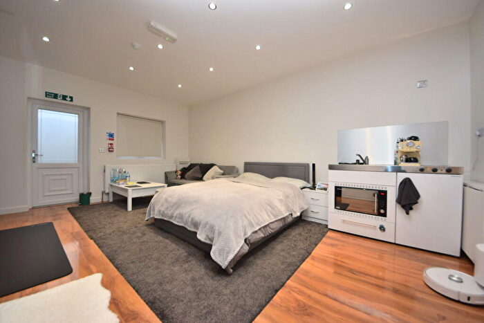 Studio To Rent In (Room Let) Longwood Gardens, Ilford, IG5