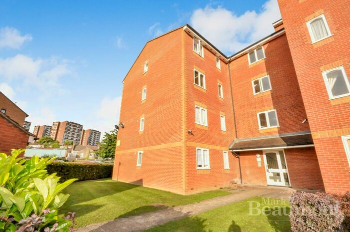 1 Bedroom Flat To Rent In Armoury Road, London, SE8