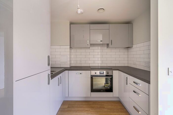 2 Bedroom Flat To Rent In Market St Newbury, RG14