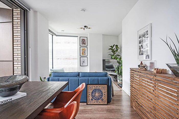 1 Bedroom Flat To Rent In Macclesfield Road, Clerkenwell, London, EC1V