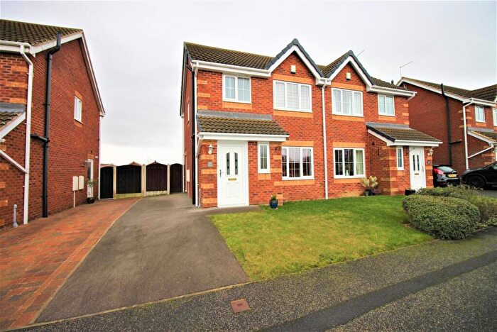 3 Bedroom House To Rent In Parklands View, Aston, S26