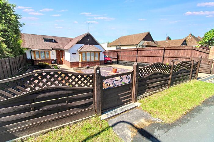 3 Bedroom Semi-detached Bungalow For Sale In Inkerman Drive, Hazlemere, HP15