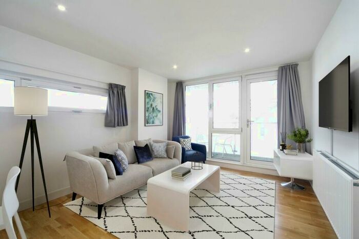 3 Bedroom Flat To Rent In Stratford High Street Stratford, E15
