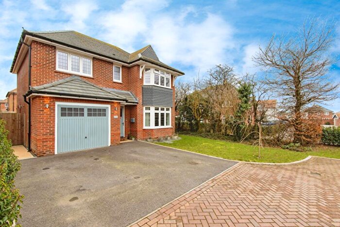 3 Bedroom Detached House For Sale In Vale View, Shaftesbury, SP7