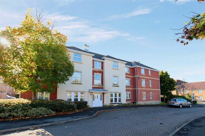 2 Bedroom Flat To Rent In Kingswood Close, Whiteley, Fareham, PO15