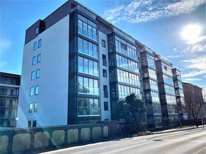 1 Bedroom Apartment To Rent In Grand View, Farnborough, GU14