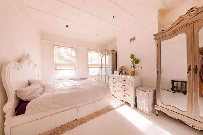 3 Bedroom Terraced House For Sale In Silverleigh Road, Mitcham, Thornton Heath, CR7