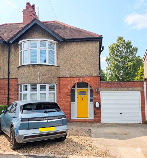 3 Bedroom Semi-Detached House For Sale In Stacey Avenue, Wolverton, Milton Keynes, MK12
