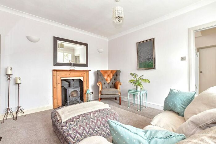 4 Bedroom Chalet For Sale In Headcorn Road, Grafty Green, Maidstone, Kent, ME17