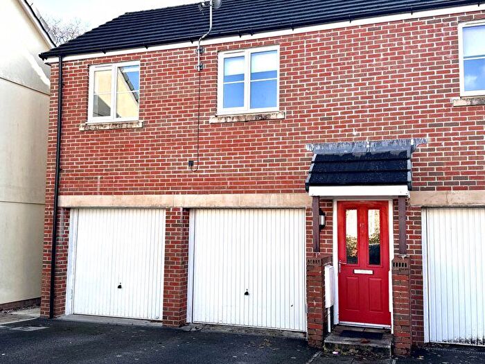 2 Bedroom Property To Rent In Penhole Drive, Launceston, PL15