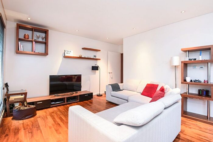 2 Bedroom Flat For Sale In Balham Grove, Balham, London, SW12