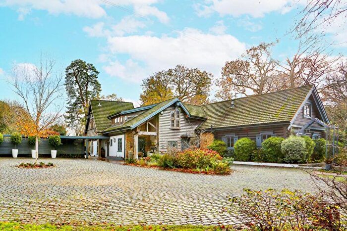 4 Bedroom Detached House For Sale In High Road, Chipstead, CR5