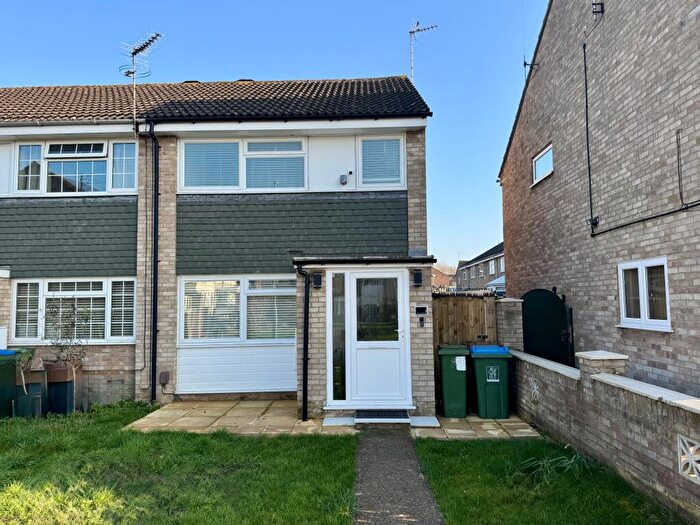 3 Bedroom House To Rent In Slattenham Close, Aylesbury, HP19