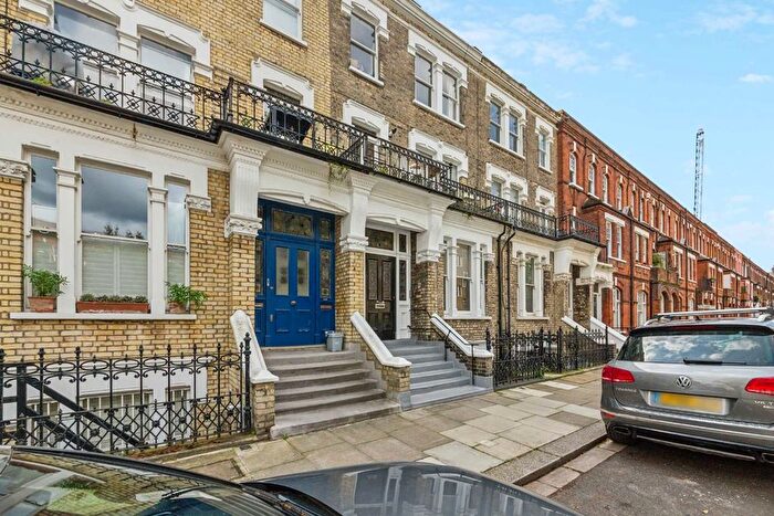1 Bedroom Flat To Rent In Barton Road, West Kensington, W14